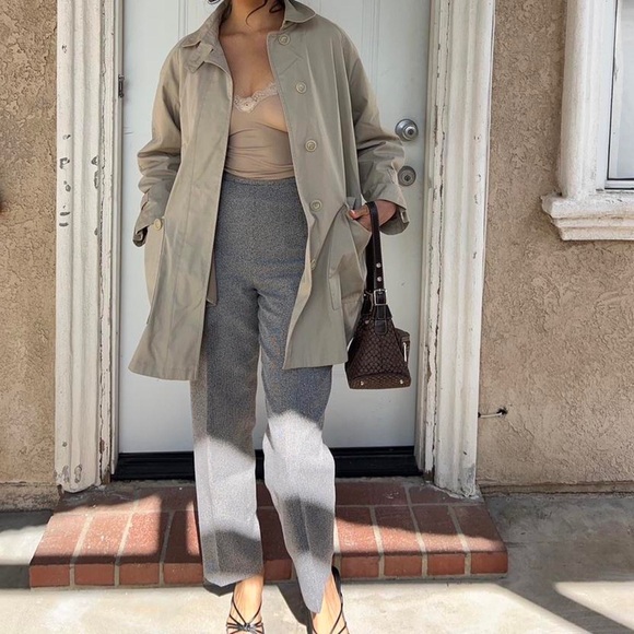 Raincoat (women’s tan vintage raincoat) - Picture 5 of 7